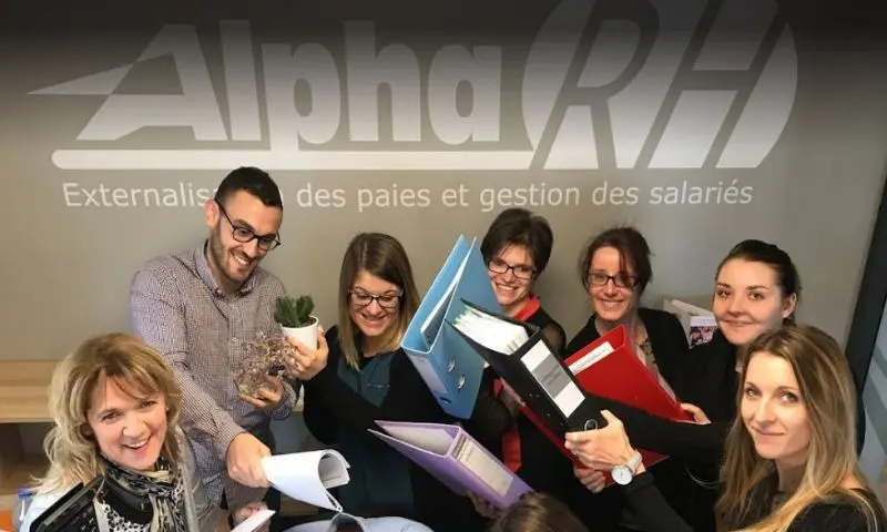 Membres du personnel au bureau d’Alpha PH