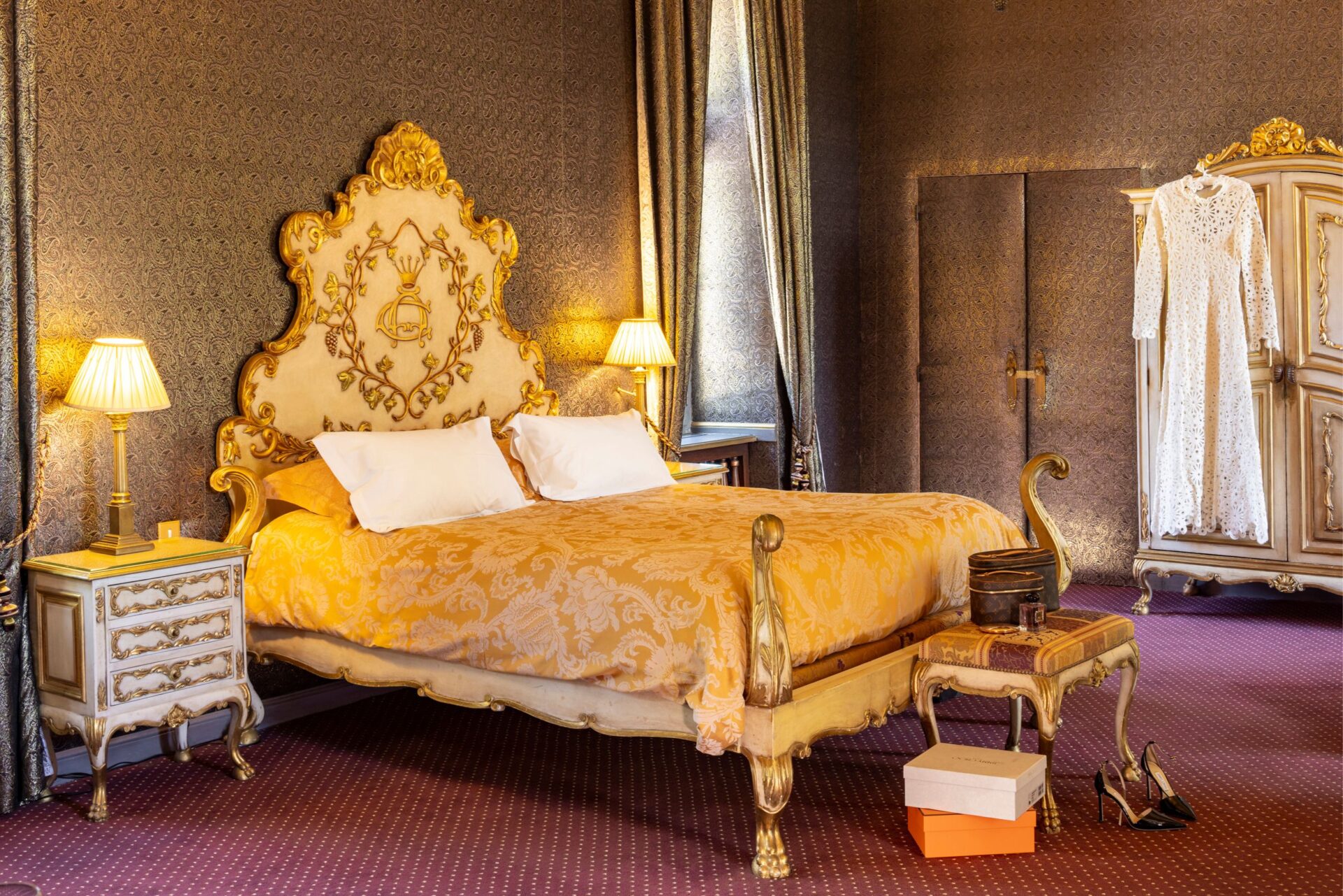Grand lit dans la chambre Aldin de Codignat