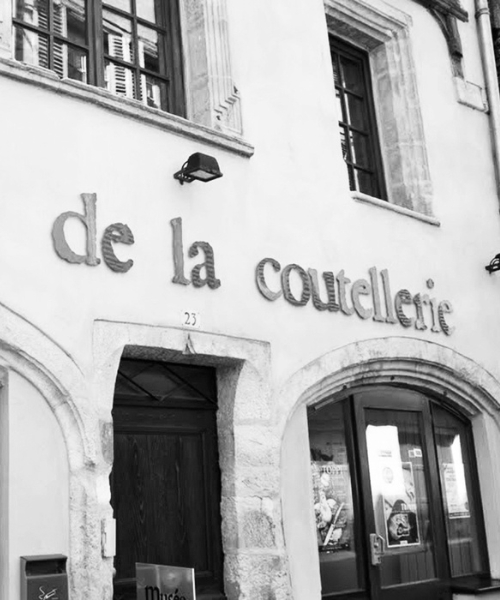 Façade du Musée de la Coutellerie vue de face