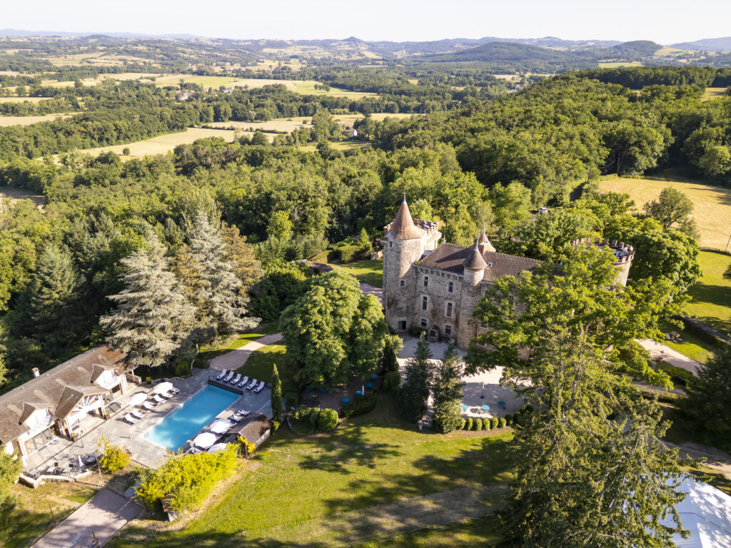 Vue aérienne du Château de Codignat avec la piscine