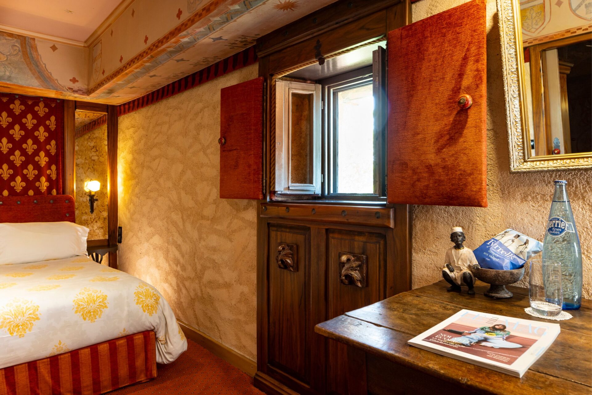 Fenêtre et décoration dans la chambre Donjon