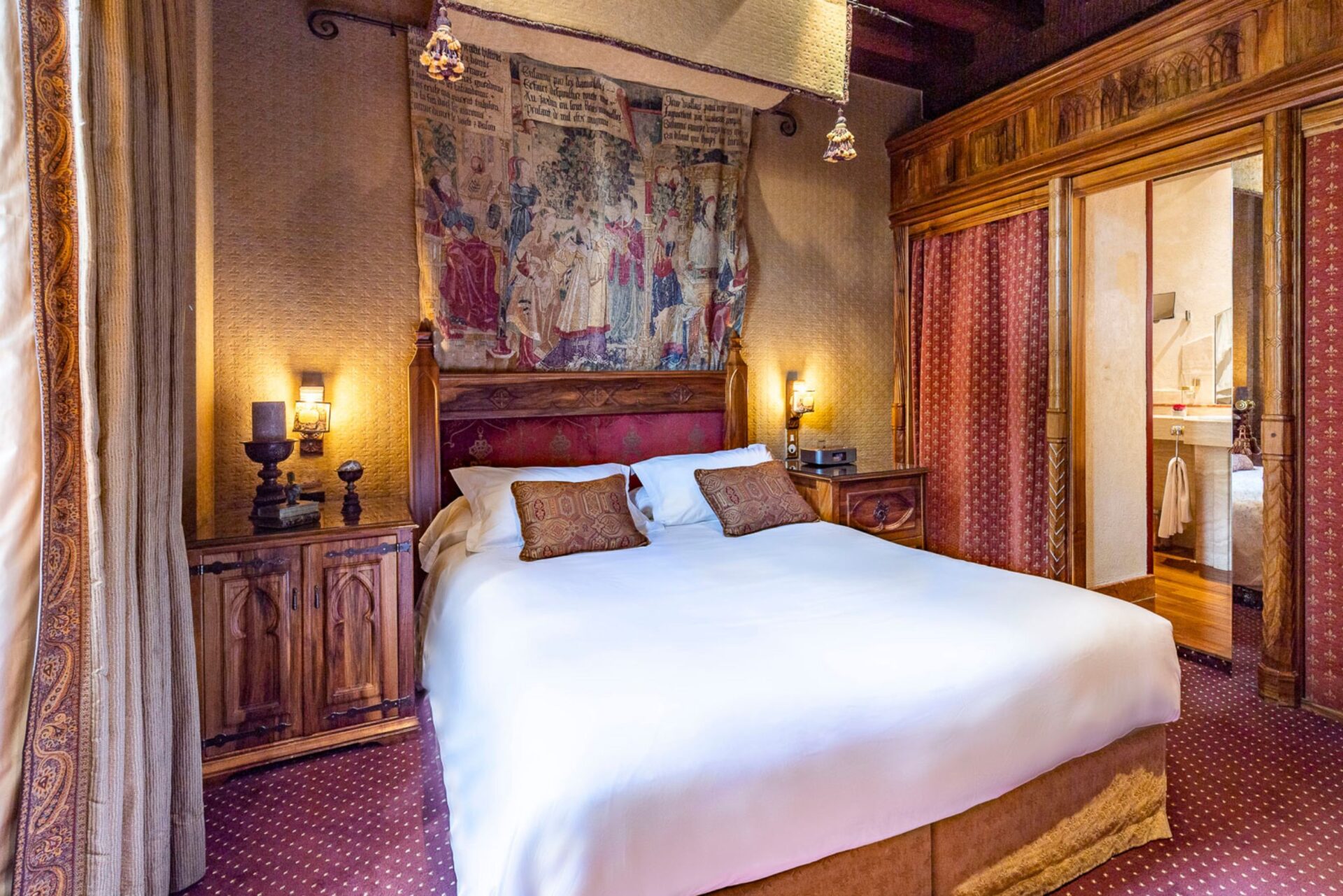 Vue large de la chambre François Villon