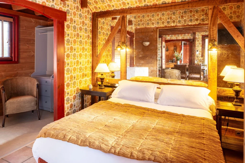 Lit double dans le gîte Myrtille